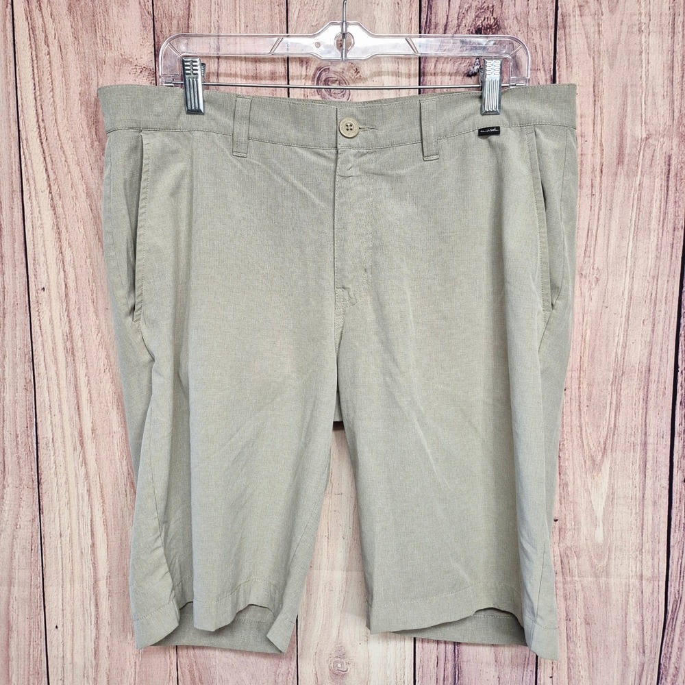 TravisMathew Mens Golf Shorts Tan Khaki Textured Stretch Size 34 Performance